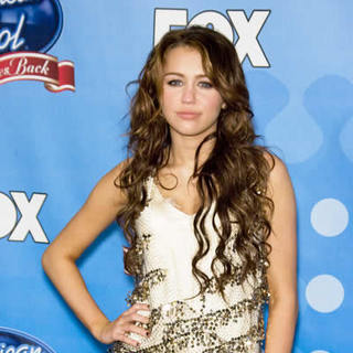 Miley Cyrus in Idol Gives Back 2008 - Arrivals