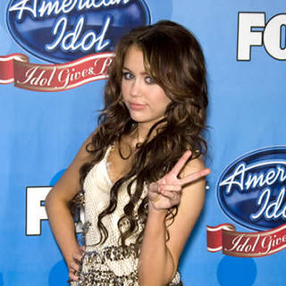 Miley Cyrus in Idol Gives Back 2008 - Arrivals
