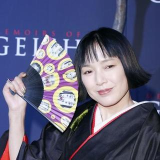 Kaori Momoi; in Premiere of Memoirs of a Geisha