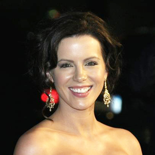 Kate Beckinsale; in The Aviator Los Angeles Premiere - Arrivals