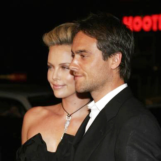 Charlize Theron, Stuart Townsend in North Country Los Angeles Premiere - Arrivals