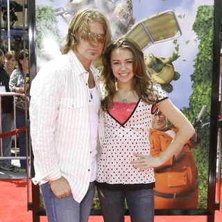 Billy Ray Cyrus;Destiny Cyrus; in Over The Hedge Los Angeles Premiere