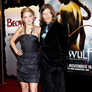 Amber Heard, Crispin Glover in "Beowulf" Los Angeles Premiere - Arrivals