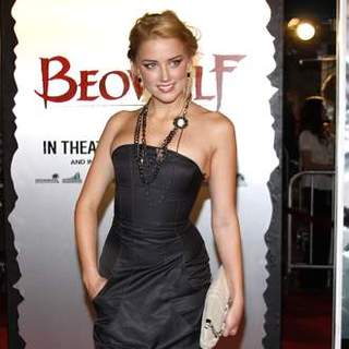 Amber Heard in "Beowulf" Los Angeles Premiere - Arrivals