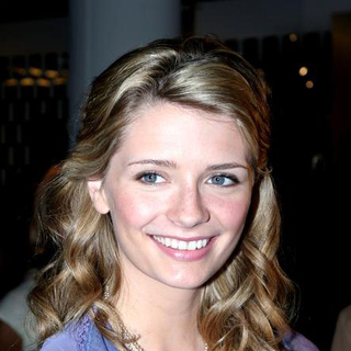 Mischa Barton in Mischa Barton In-Store Appearance at Macy's to Promote Keds