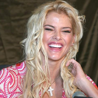 Anna Nicole Smith Kicks Off The Re-launch of The National Enquirer