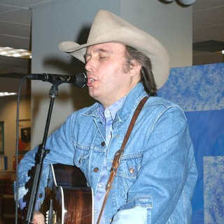 Dwight Yoakam Performs and Signs Blame The Vain his New Album