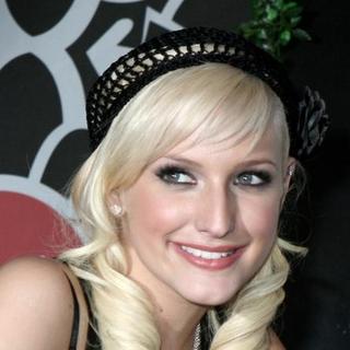 Ashlee Simpson in Ashlee Simpson Signs Her New CD I Am Me