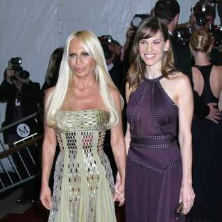 Donatella Versace, Hilary Swank in Poiret, King of Fashion - Costume Institute Gala at The Metropolitan Museum of Art - Arrivals