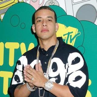 Daddy Yankee in Daddy Yankee Appears on MTV's Mi TRL