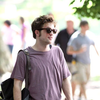 Robert Pattinson Filming "Remember Me" in Central Park on June 30, 2009