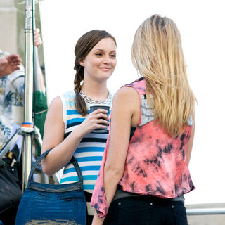 Leighton Meester, Blake Lively in "Gossip Girls" Filming at the New York Metropolitan Museum of Art on July 13, 2009