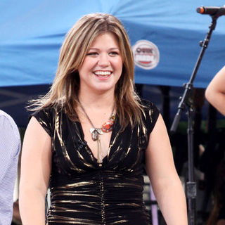 Kelly Clarkson in Concert on Good Morning America Summer Concert Series - July 31, 2009