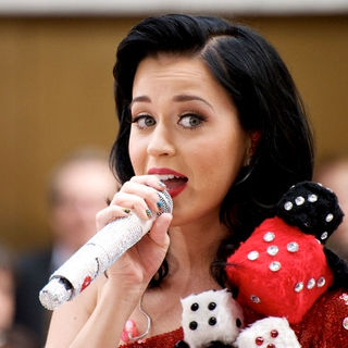 Katy Perry in Concert on NBC's "Today Show" - July 24, 2009