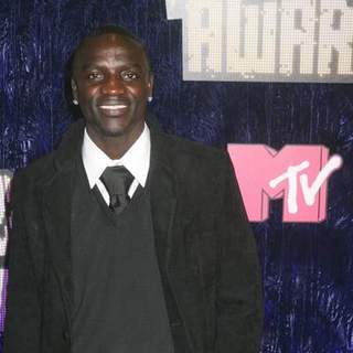 Akon; in 2007 MTV Video Music Awards - Red Carpet