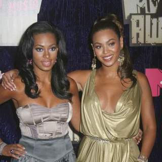 Solange Knowles, Beyonce Knowles in 2007 MTV Video Music Awards - Red Carpet