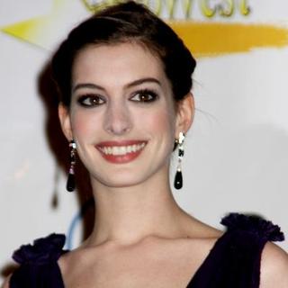 Anne Hathaway in 2008 ShoWest - Final Night Banquet And Awards Ceremony