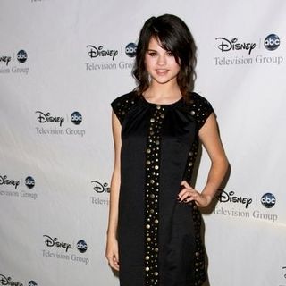 Selena Gomez in ABC and Disney "TCA - All Star Party" Winter Press Tour - Arrivals