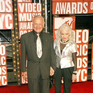 Buzz Aldrin;Lois Aldrin; in 2009 MTV Video Music Awards - Arrivals