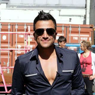 Peter Andre Departing from the "This Morning" TV Show in London on September 8, 2009
