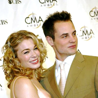 LeAnn Rimes, Dean Sheremet in 38th Annual Country Music Awards Arrivals
