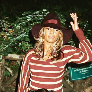 Mary J. Blige; in Shark Tale Premiere