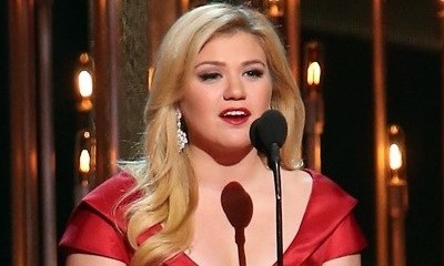 Kelly Clarkson Gives Hints About Her New Album