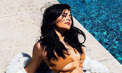 Kylie Jenner Flashes Underboobs in New Pic