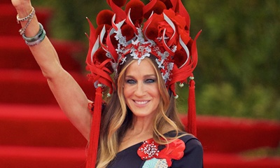 Sarah Jessica Parker Wears Giant 'Chinese' Headpiece at 2015 Met Gala