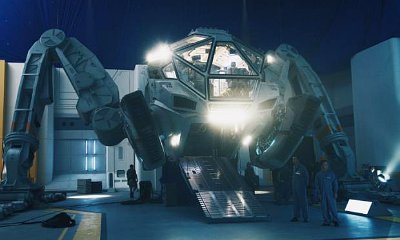 'Independence Day: Resurgence' First-Look Images Show Moon Tug