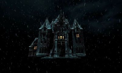 'Crimson Peak' New Clip Gives a Look at Creepy Mansion and Its Scary Inhabitant