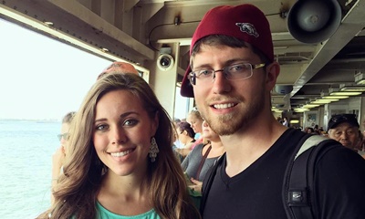 Jessa Duggar Shares 28-Week Baby Bump Photo, Jokes Her Belly Button Is 'Like a Pop-Up Turkey Timer'