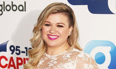 Kelly Clarkson Announces She's Pregnant With Second Child During Concert