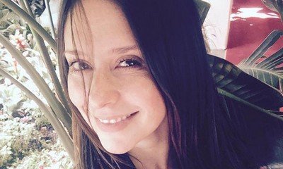 Jennifer Love Hewitt Lactates Through Jumpsuit During Meeting