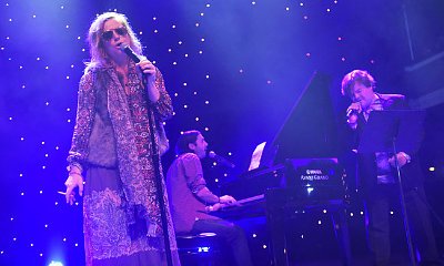 Video: Amy Poehler Teams Up With Jack Black to Sing Bette Midler's Classic