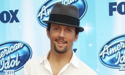 Jason Mraz Gets Married, Shares Wedding Picture