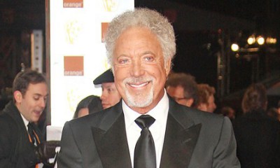 Tom Jones Defends Himself After Making 'Homosexual' Comments