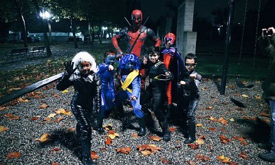 Ryan Reynolds Dresses Up as Deadpool on Halloween