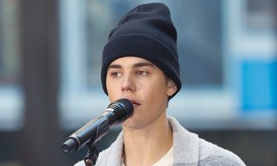Justin Bieber Curses After Forgetting Lyrics to Own Christmas Song