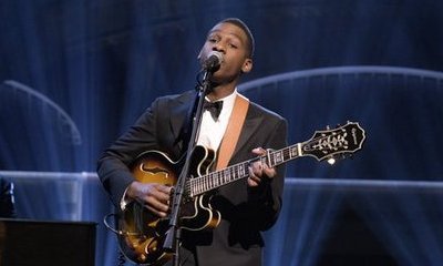 Leon Bridges Wows 'SNL' Audience With His Performances