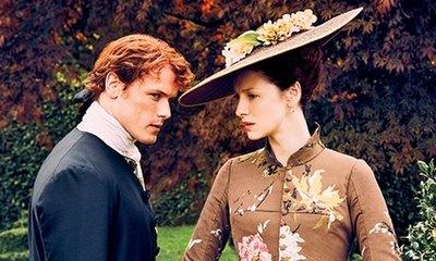 Sam Heughan and Caitriona Balfe Looks Stunning in 'Outlander' Season 2 New Pic