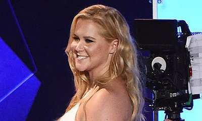 Amy Schumer Breaks Her Sandal, Goes Barefoot Onstage of Critics' Choice Awards