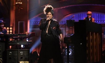 Video: Alicia Keys Performs New Song on 'SNL'
