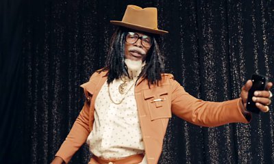 Watch Jamie Foxx Rap and Play Future's Father in New Verizon Commercial
