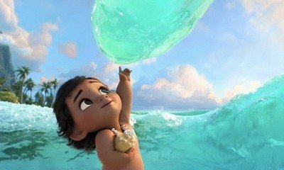 Baby Moana Controls Ocean in First International Trailer