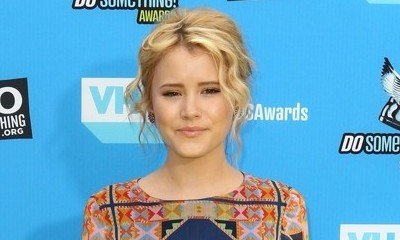 'Melissa and Joey' Star Taylor Spreitler Pens Emotional Tribute to Dad After His Suicide