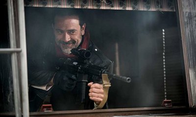 'The Walking Dead' Season 7: Negan Knows How to Use Gun Too in This New Photo