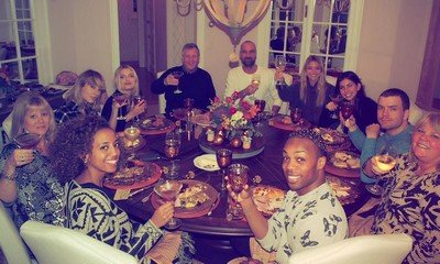 Taylor Swift Celebrates Thanksgiving With Family and Friends