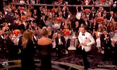 Golden Globes 2017: Ryan Reynolds Kisses Andrew Garfield After Losing to Ryan Gosling