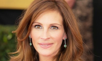 Pantless Julia Roberts Flashes Bare Butt During Photoshoot